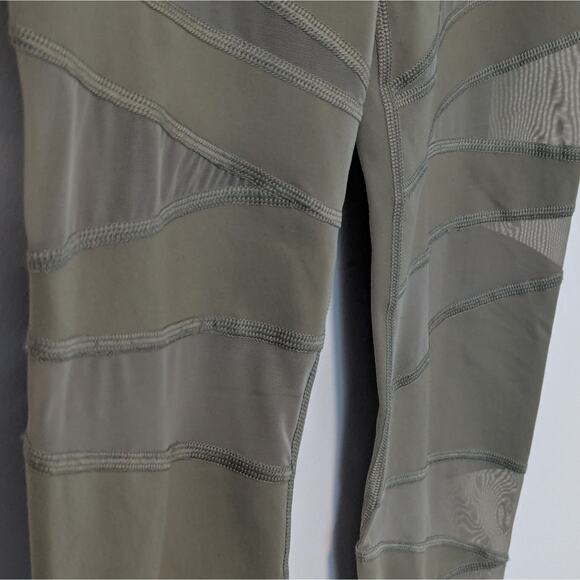 NWOT Victoria's Secret Sport Green Knockout Mesh Sheer Stripes Leggings, Sz S - Picture 4 of 7